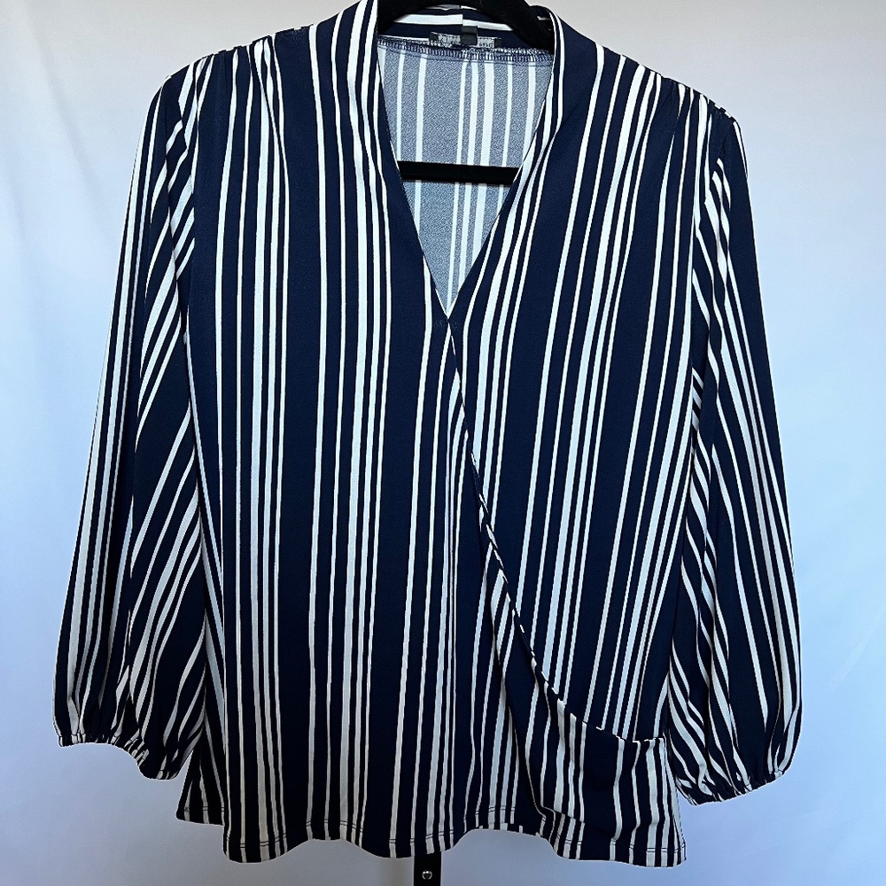 ADRIANNA PAPELL Blue White Striped 3/4 Sleeve V-Neck Crossover Top Size M